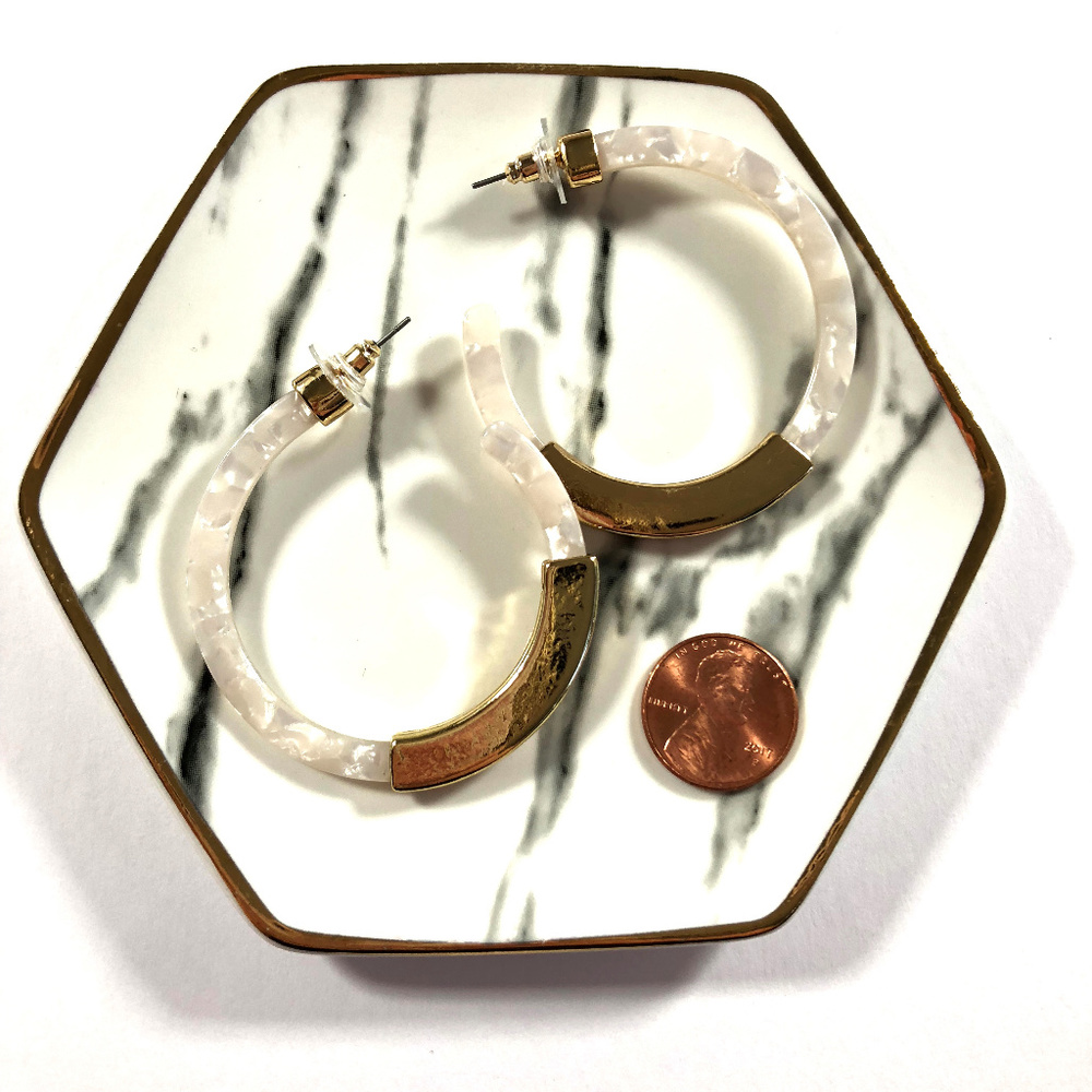 Cora Acrylic White TortoiseShell Gold Bar Earrings - Picture 4 of 6